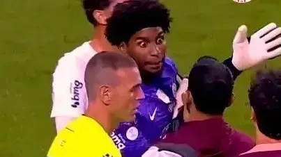 Dublador flagra Hugo Souza acusando árbitro de chamar Matheuzinho pra briga