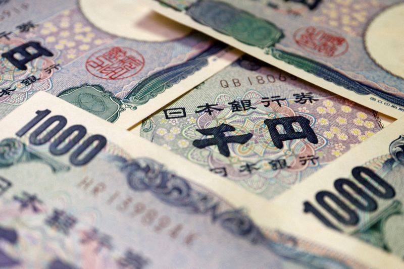 EUA compram iene japonês pela primeira vez em mais de uma década