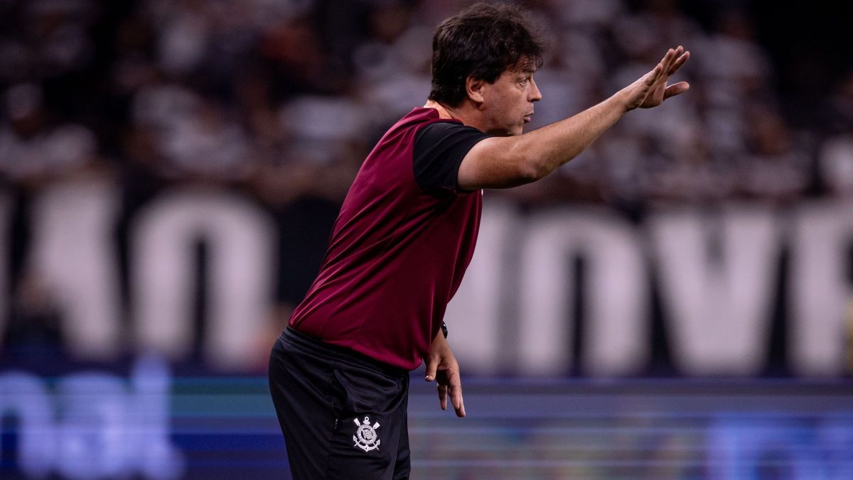Fernando Diniz é direto sobre renovação do Memphis Depay com Corinthians