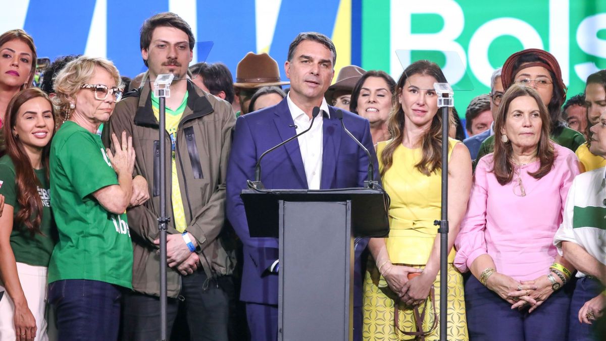 Flávio Bolsonaro propõe destravar exploração de gás por fracking no Brasil