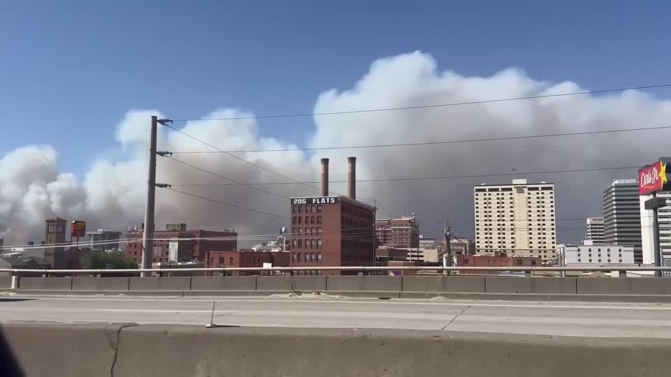 Incêndios provocam evacuações e quedas de energia no estado de Washington