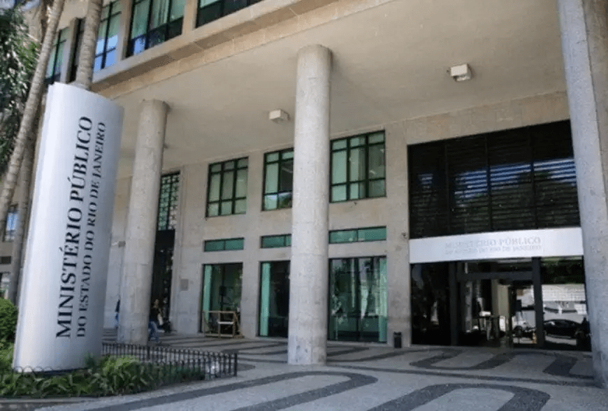 Líder do CV é denunciado por domínio com barricadas em comunidade no RJ