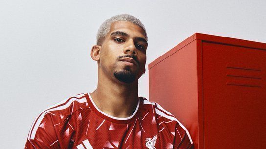 Liverpool anuncia Ronald Araujo por empréstimo para reforçar defesa