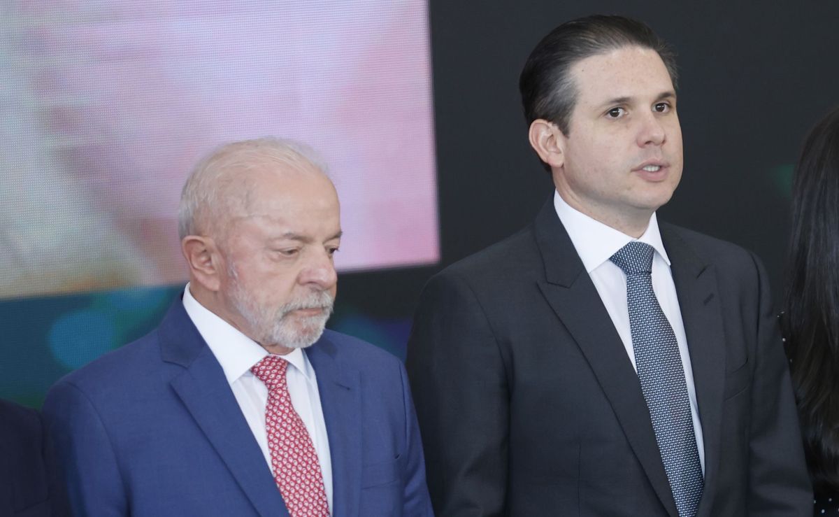 Lula agradece Hugo por apoio nas eleições e convida deputado para encontro