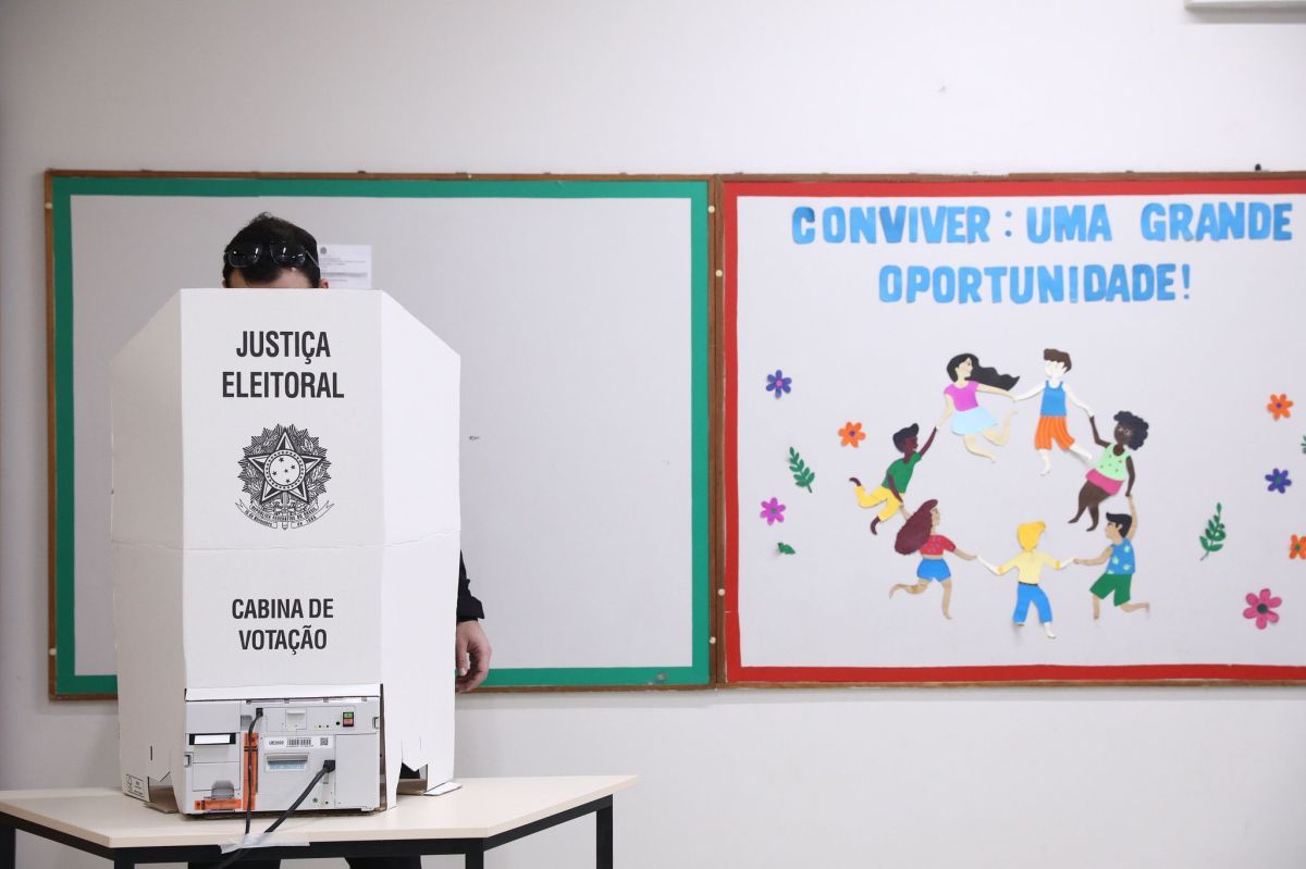 Melhora da classe política também exige mudança da sociedade, diz sociólogo
