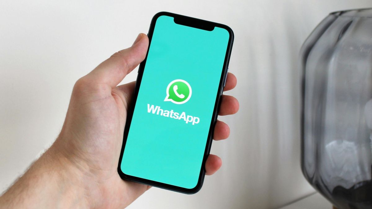 Mensagens urgentes e prazo nas enquetes: veja as novidades do WhatsApp