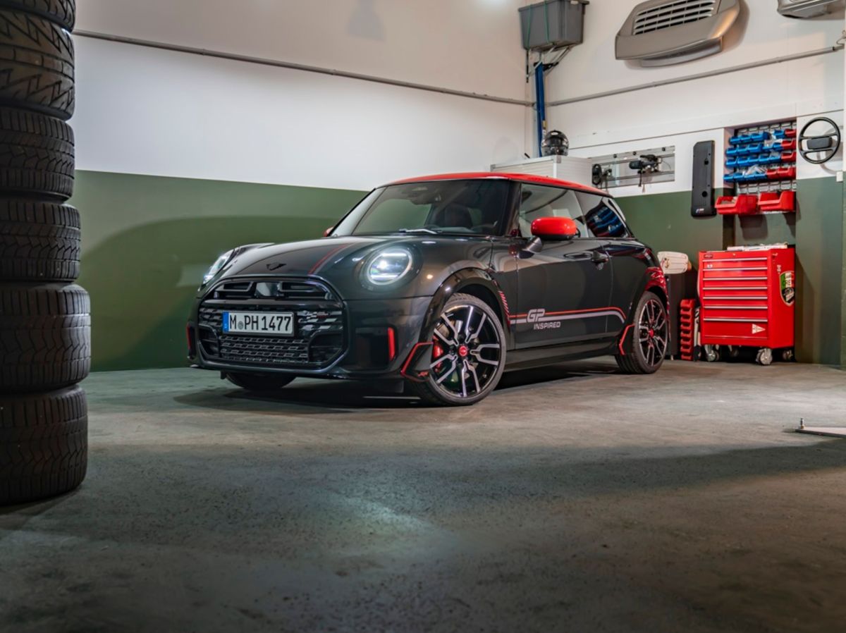 MINI lança série limitada JCW GP Inspired por R$ 390 mil no Brasil