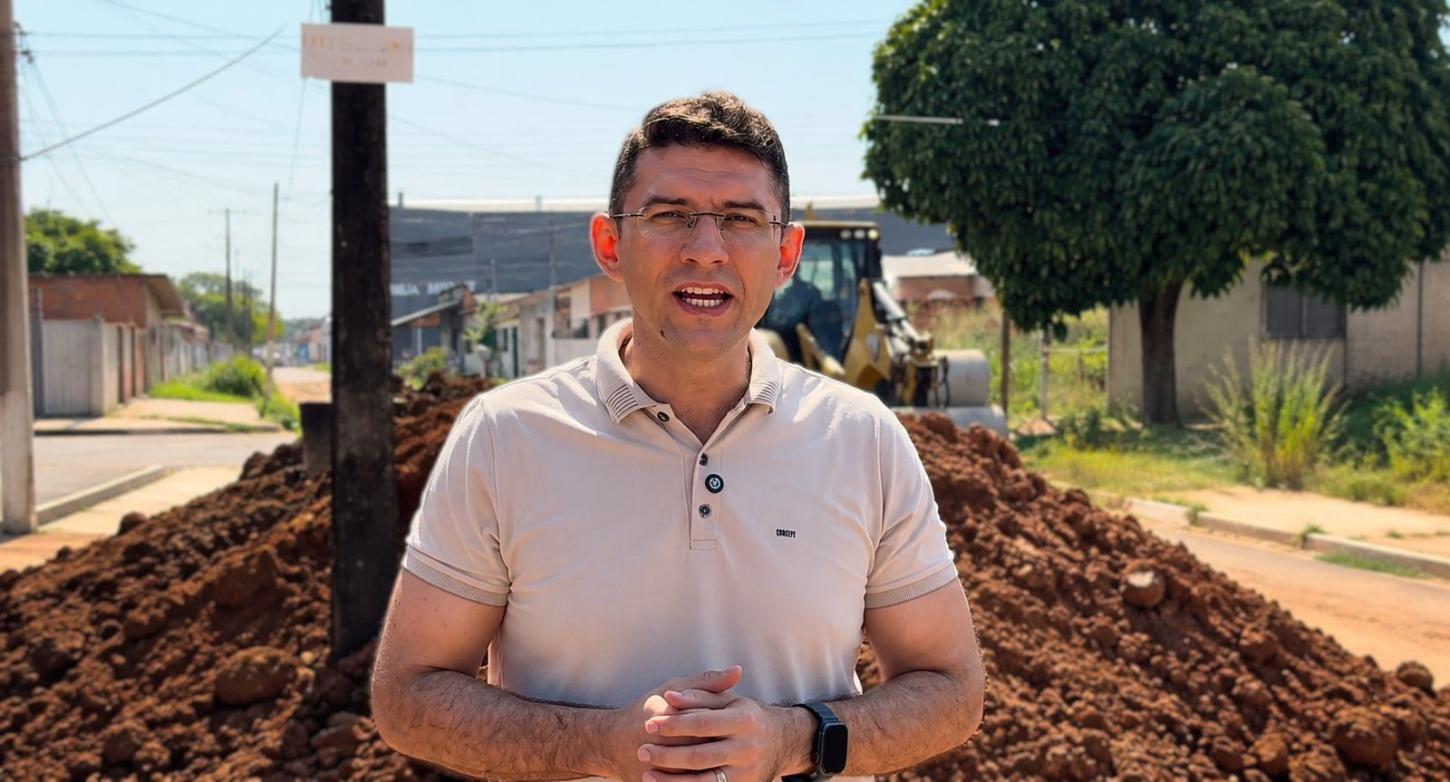 Pedro Geovar acompanha obras na Rua Aquiles Paraguaçu