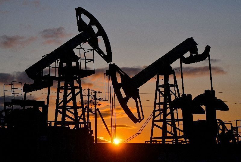 Petróleo despenca na semana com expectativa para acordo sobre Ormuz