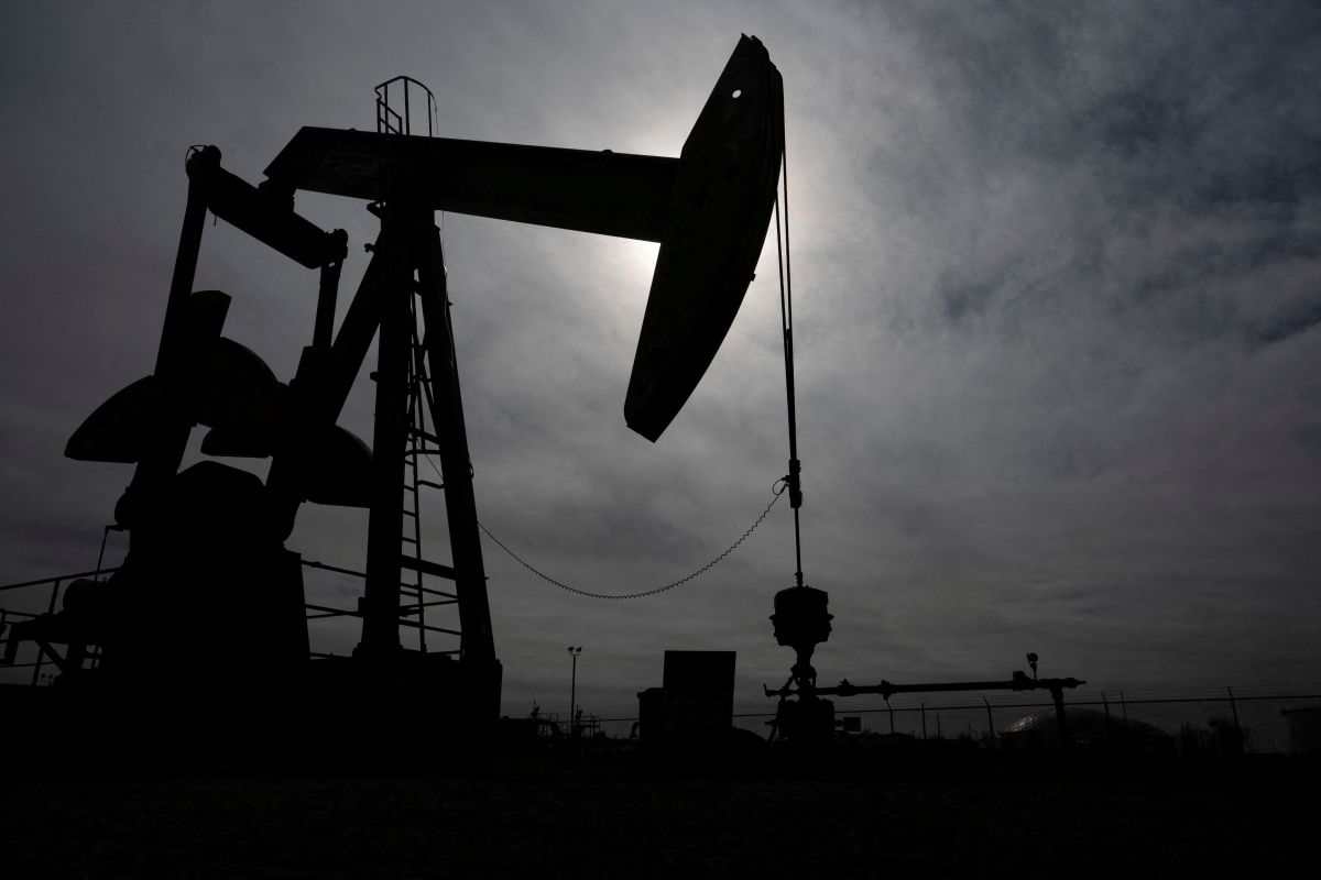 Petróleo sobe com hostilidades no Mar Vermelho e impasse sobre Ormuz