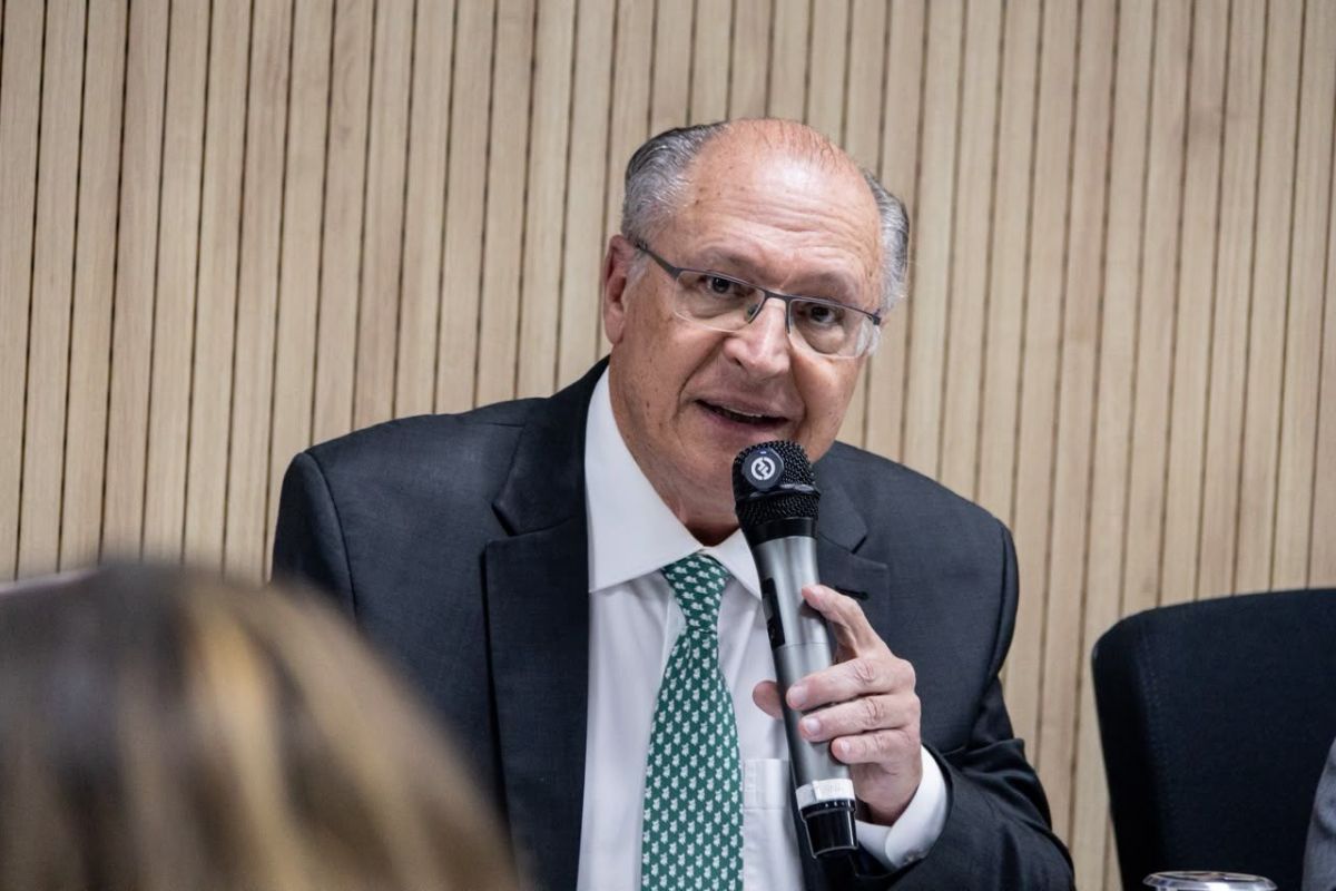 Precisamos fazer esforço para melhorar relação dívida/PIB, diz Alckmin