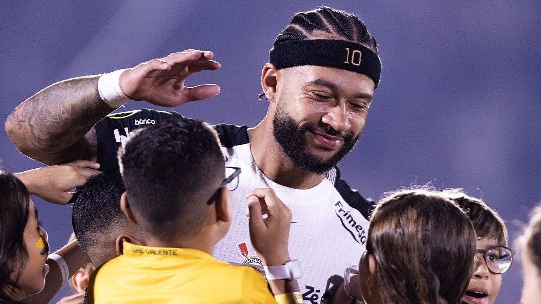 Presidente do Corinthians busca aval do CORI para renovar com Memphis