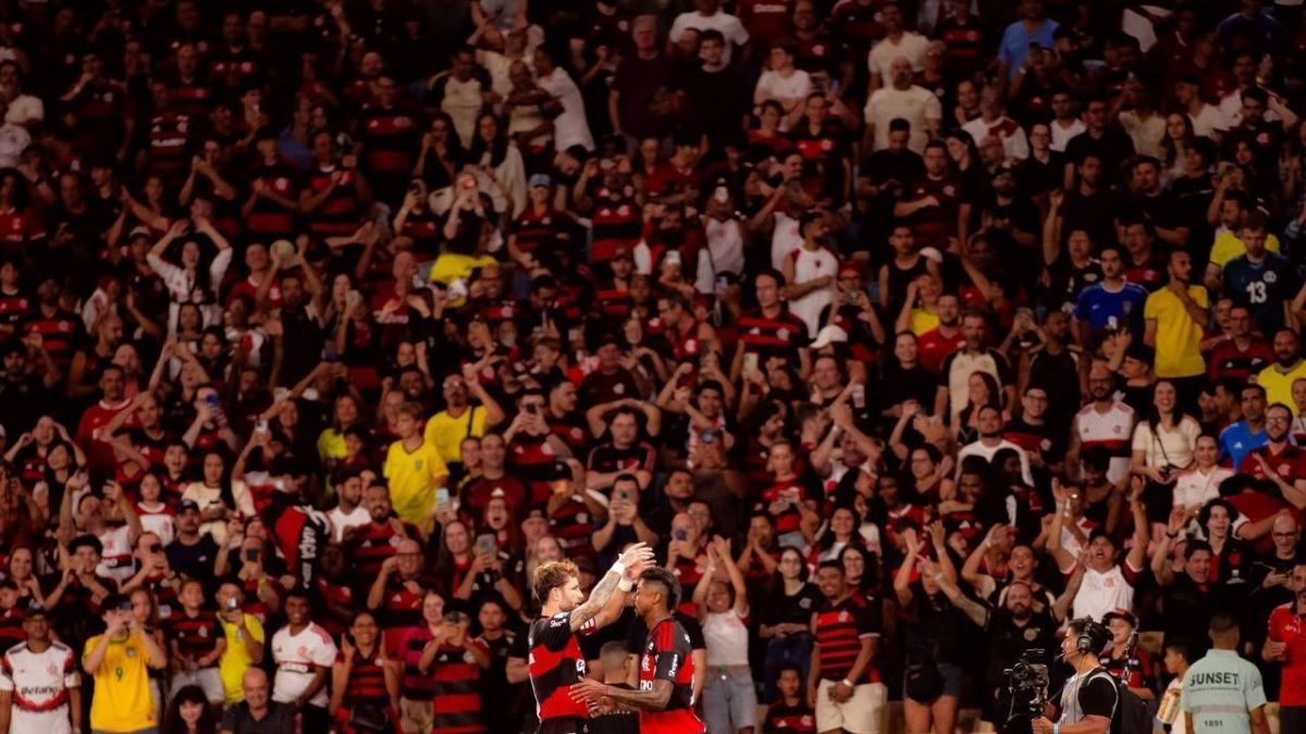 “Quarta-feira é guerra”, canta torcida do Flamengo após vitória
