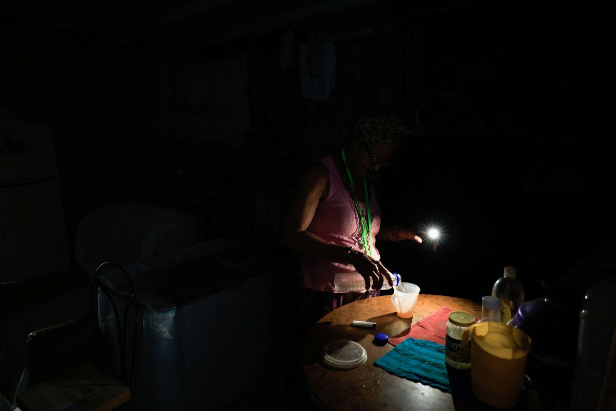 Rede elétrica de Cuba entra em colapso e deixa milhões sem luz