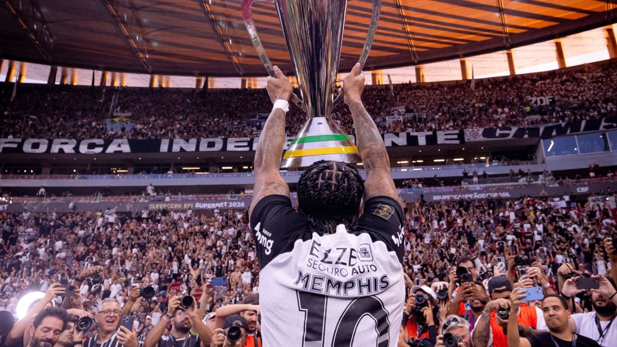 Relembre passagem de Memphis Depay pelo Corinthians