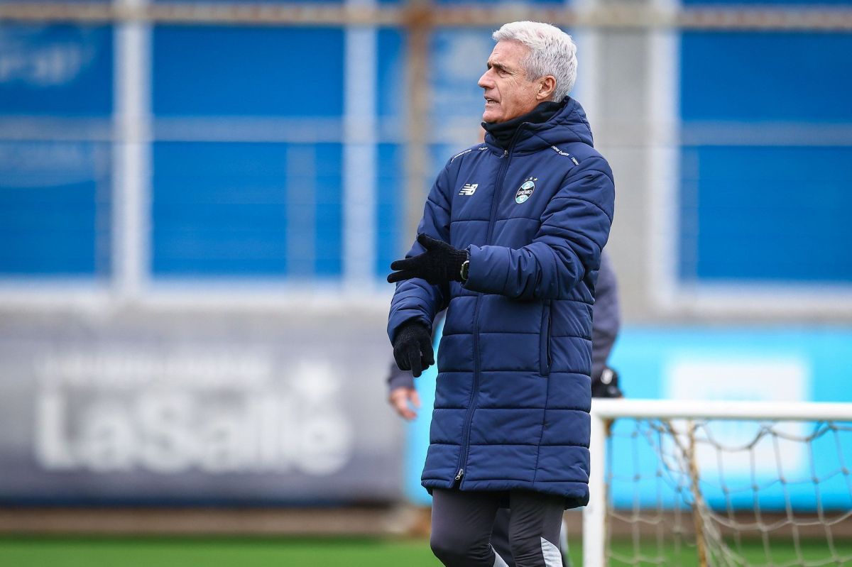 Sob pressão, futuro de Luís Castro no Grêmio depende de vitória nos GreNais