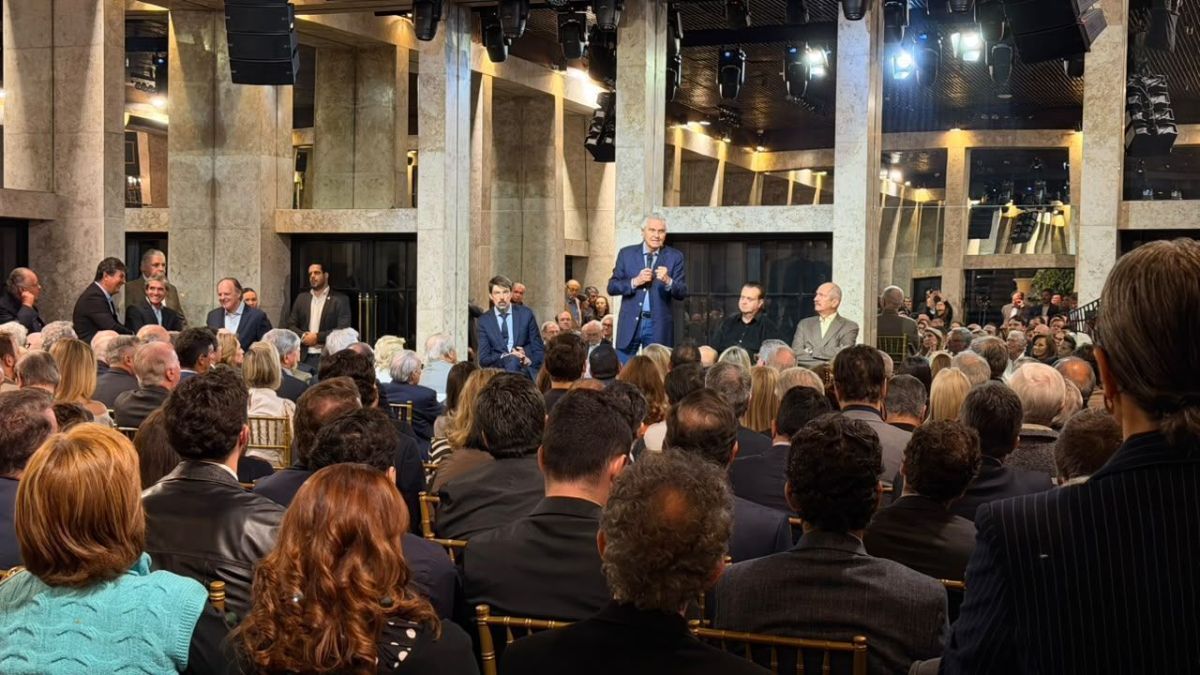 SP: Caiado pede engajamento de empresários e distribui boletos de R$ 20 mil
