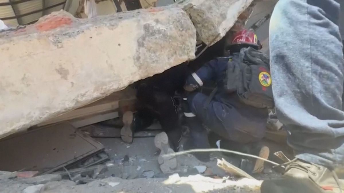 Terremoto na Colômbia: Equipes procuram pessoas presas em escombros