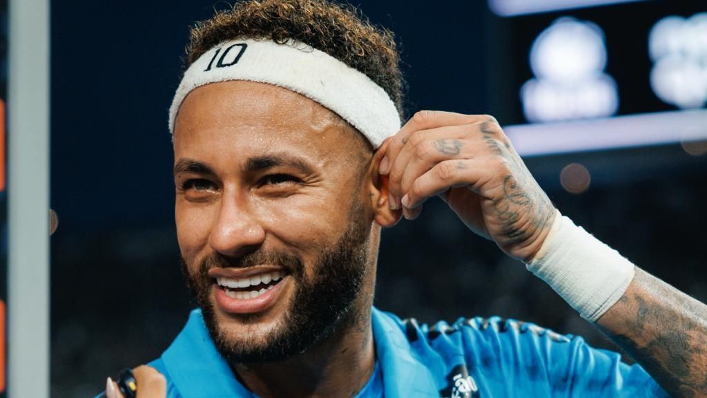 Torcedor mirim do Corinthians é hostilizado após ganhar camisa de Neymar