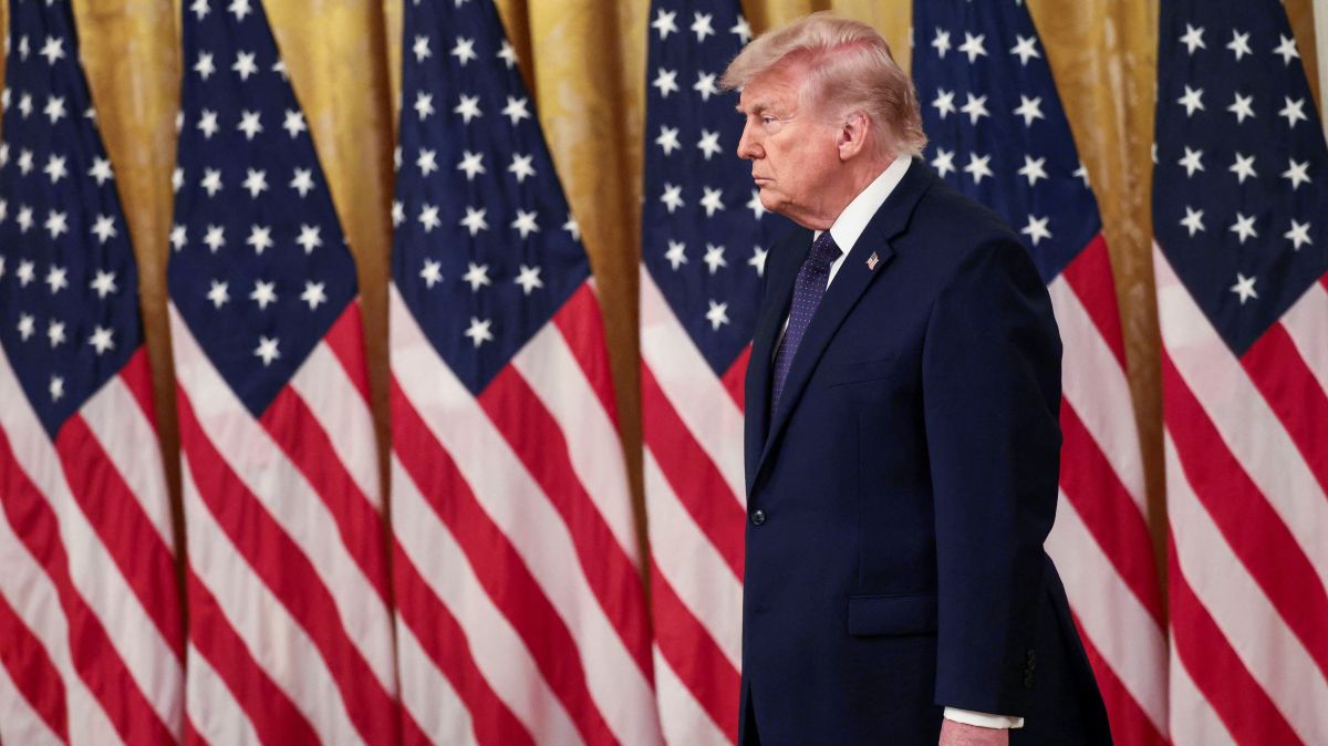Trump anuncia começo de novas negociações com Irã hoje; petróleo cai