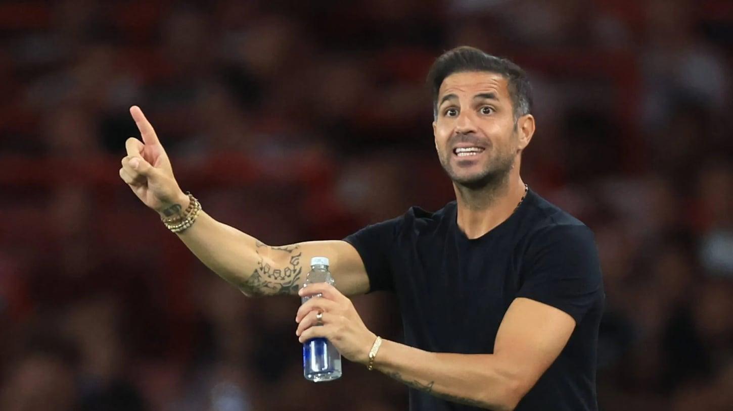 A cláusula que pode definir as próximas contratações de Cesc Fàbregas