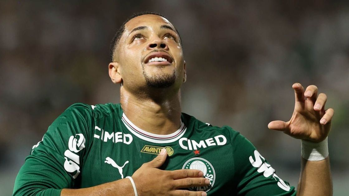 Abel faz reflexão e manda recado a Vitor Roque no Palmeiras: “Sorria mais”