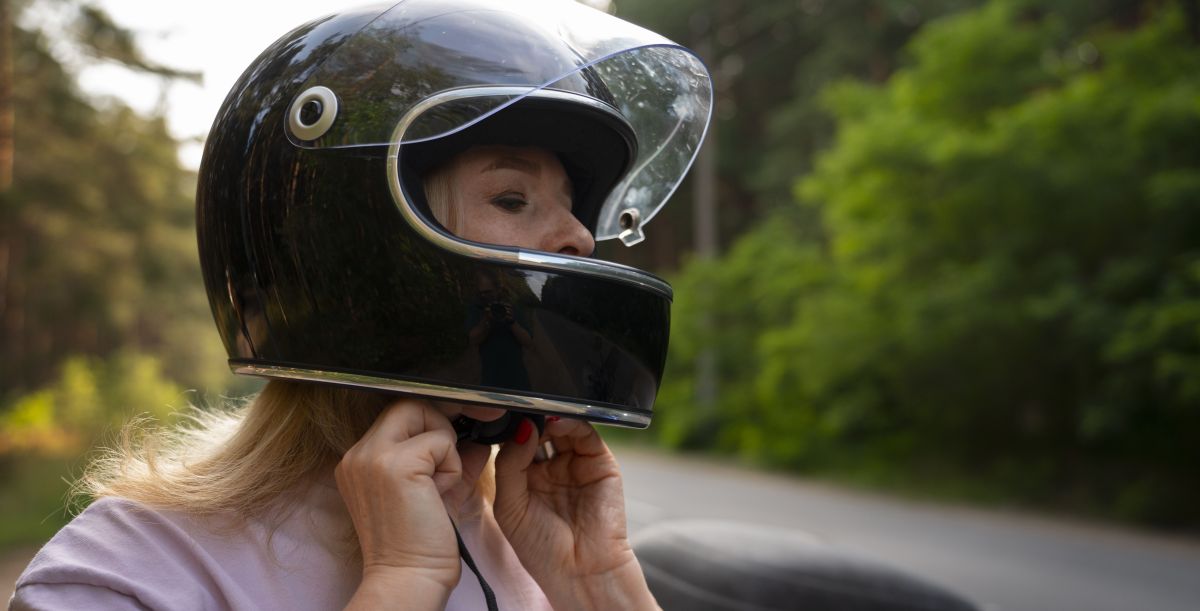 Acidente de moto: o capacete pode decidir o futuro do cérebro