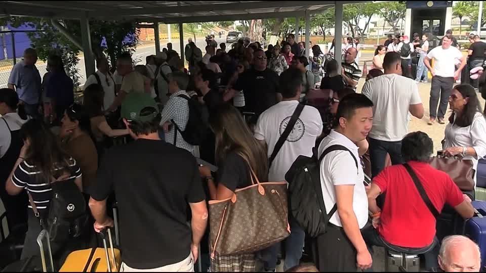 Aeroporto de Caracas retoma parcialmente operações após terremoto de junho