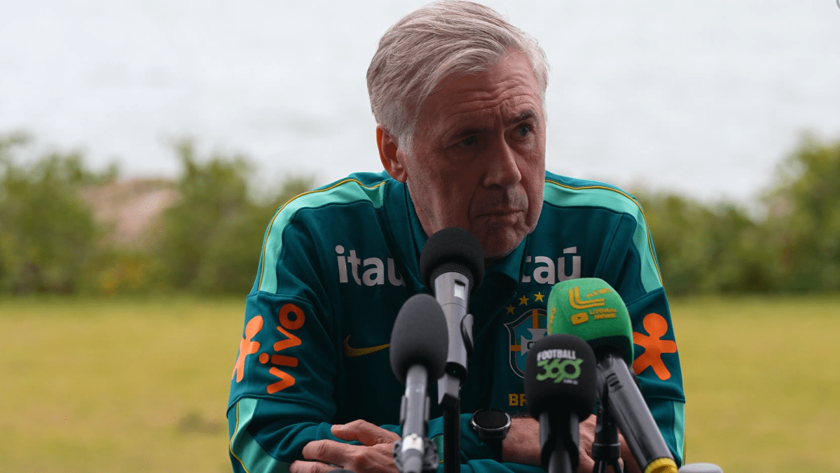 Ancelotti defende Vinicius Jr. e exalta momento de Raphinha: “Espetacular”