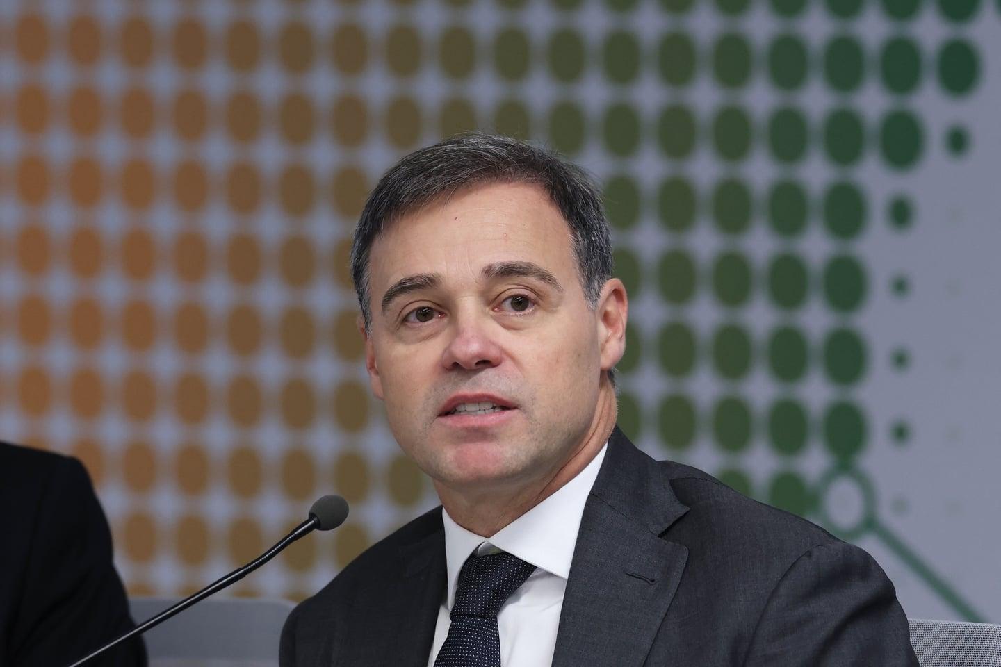 André Mendonça determina afastamento do diretor-geral da PF e menciona ‘1984’ em críticas a relatórios de inteligência