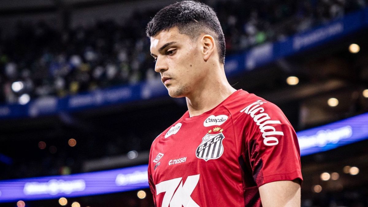 Após cirurgia no ombro, Gabriel Brazão não joga mais pelo Santos em 2026