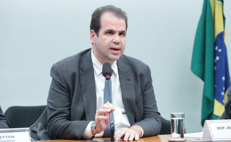 Aprovação de projeto sobre desembarque noturno fora de pontos de ônibus