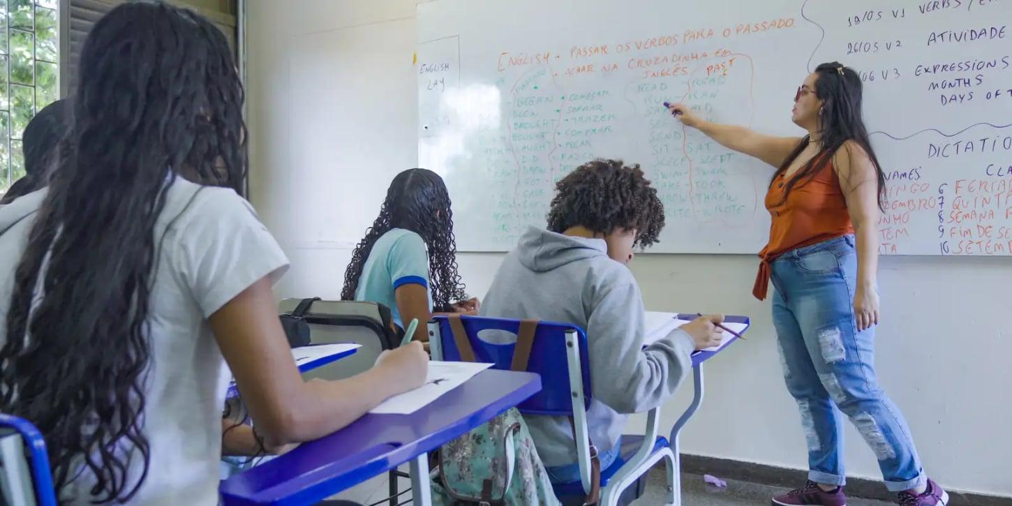 Aulas regulares em escolas privadas que não são locais de votação no DF