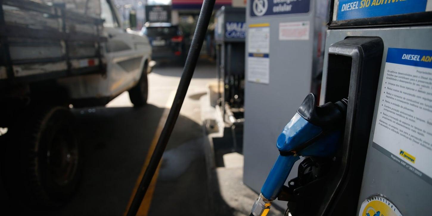 Aumento dos subsídios para gasolina e diesel após elevação do preço do petróleo