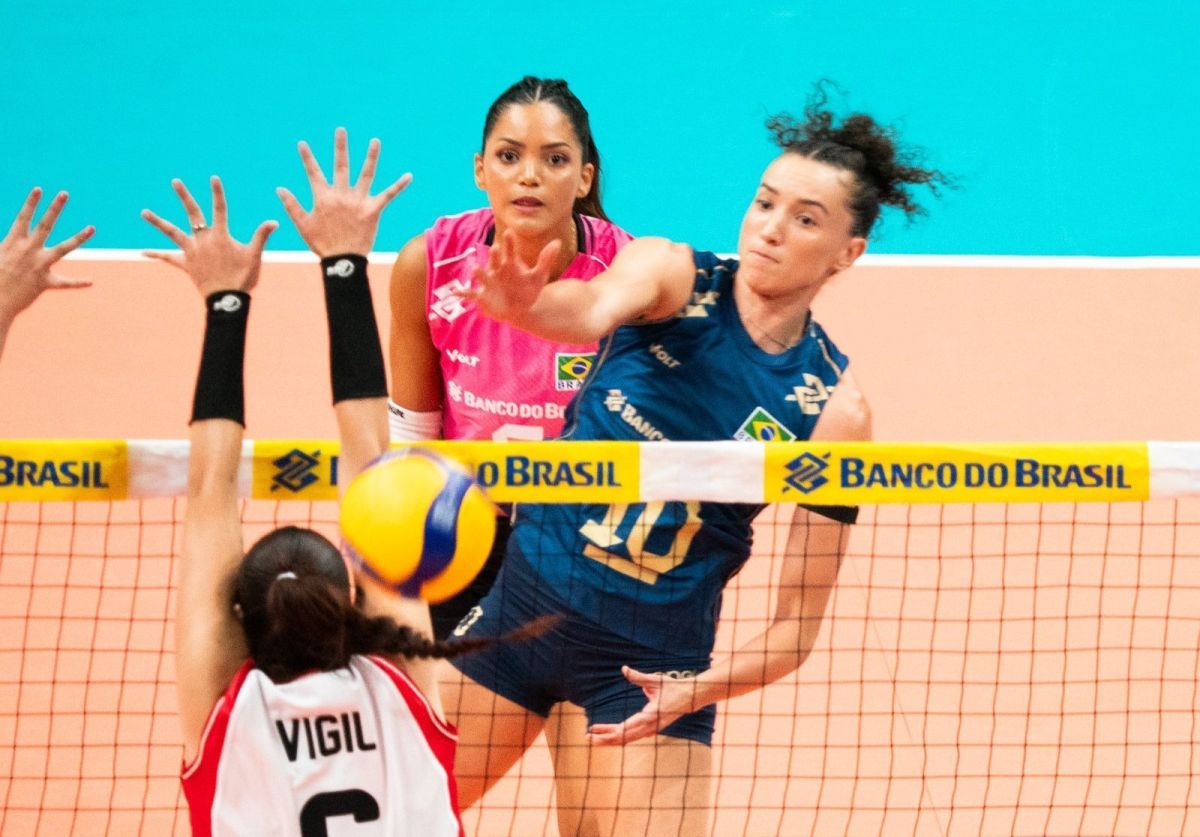 Brasil vence Peru e segue na liderança do Sul-Americano Feminino de Vôlei