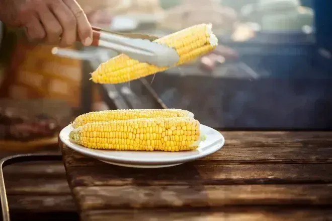 Como cozinhar milho fresco em apenas um minuto para ter sabor intenso
