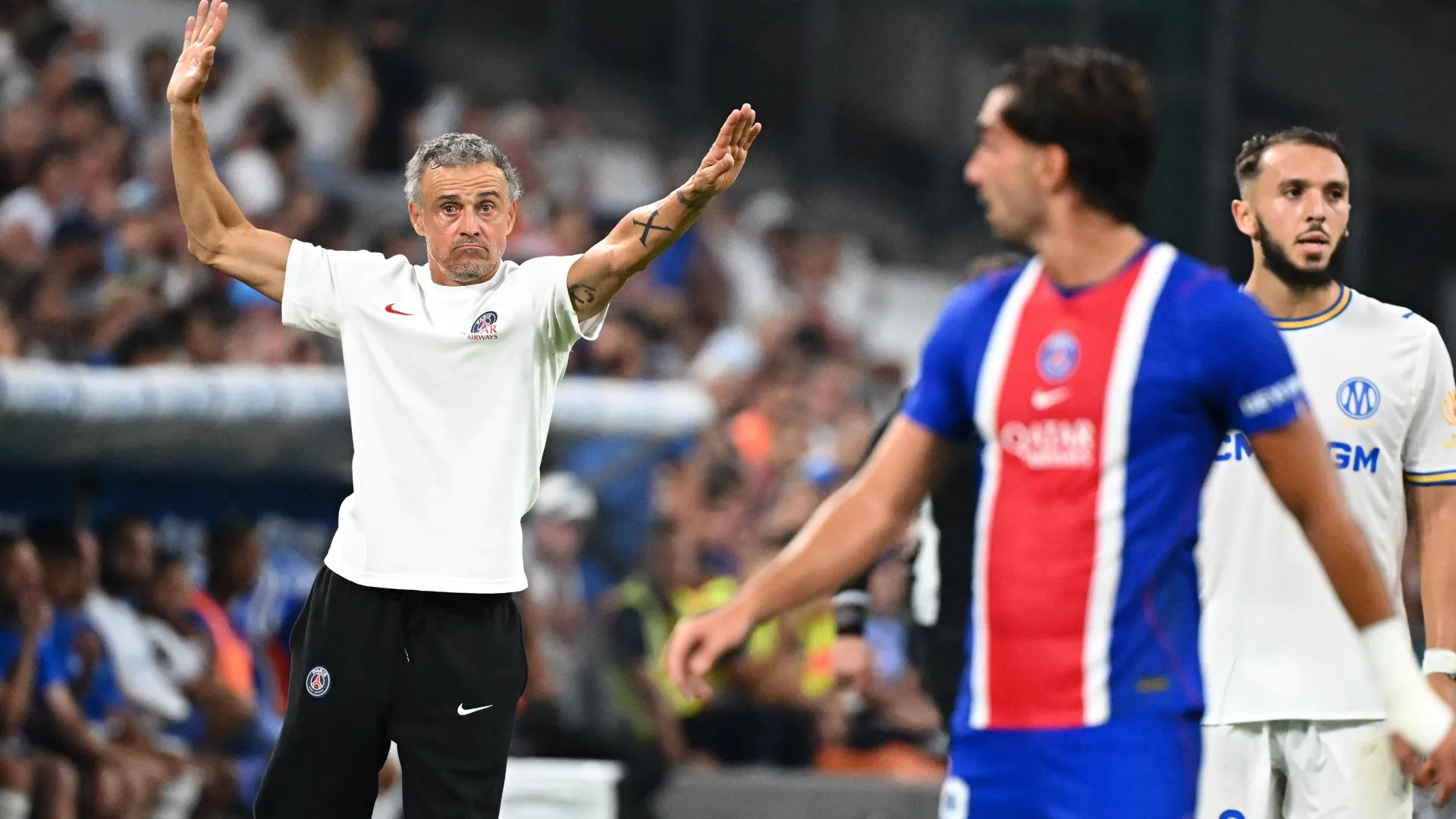 De 14 jogos no profissional a zero minutos: Joia do PSG perde espaço com Luis Enrique