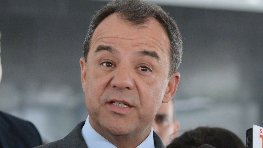 De chá de luxo a TV de 65 polegadas: veja regalias de Cabral na prisão
