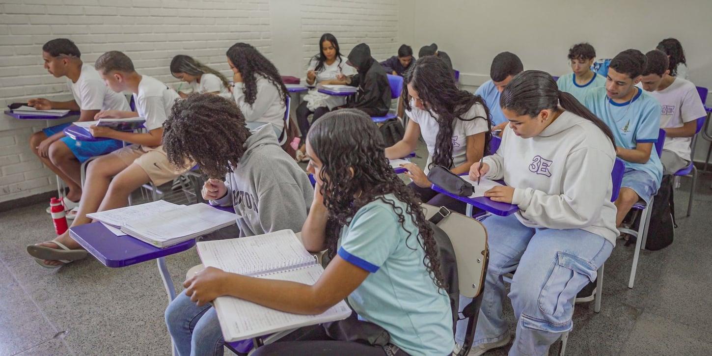 Desempenho escolar no Brasil se aprimora a longo prazo, mas permanece baixo