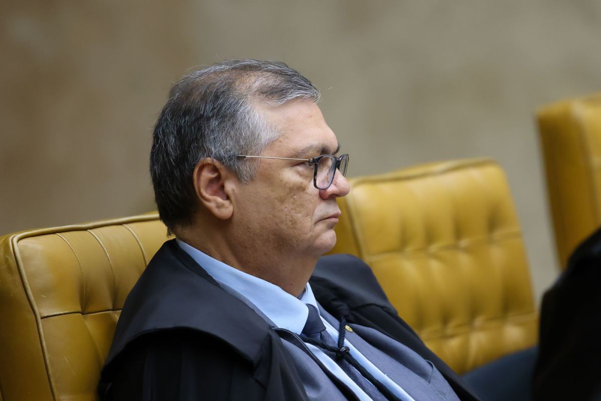 Dino defende Moraes e lembra que STF validou inquérito das fake news