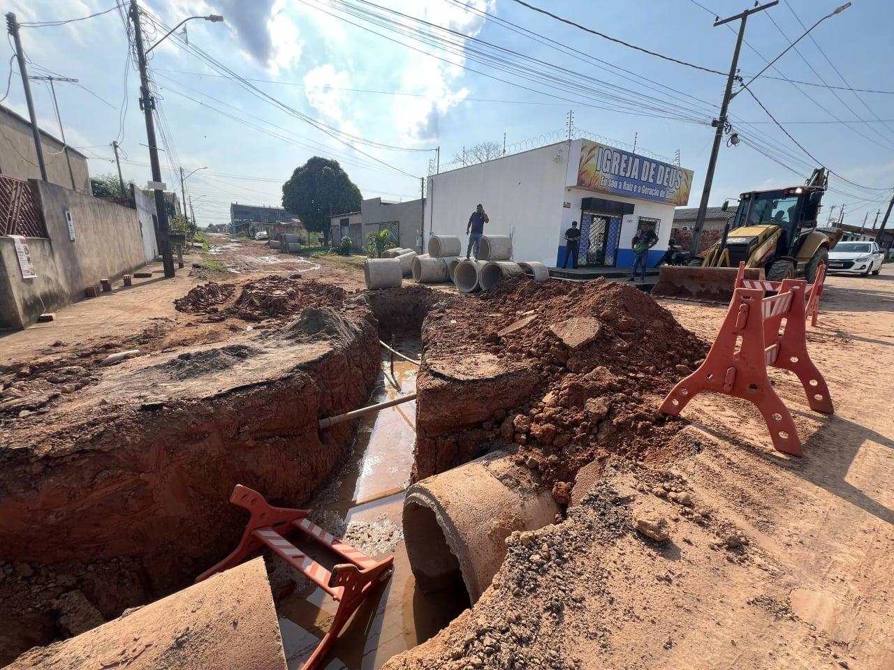 Drenagem na Rua Aquiles Paraguassu Melhora a Vida dos Moradores do Cidade do Lobo