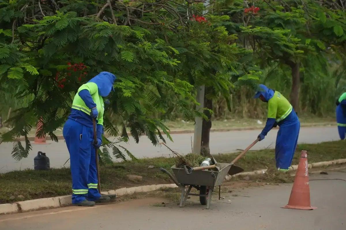 Equipes de limpeza atuam em diversas áreas de Porto Velho ao fim da semana