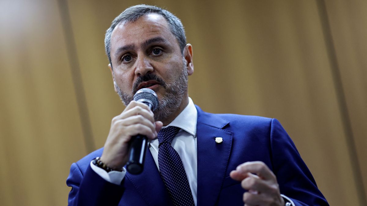 Fachin aguarda resposta de Andrei para decidir sobre comando da PF