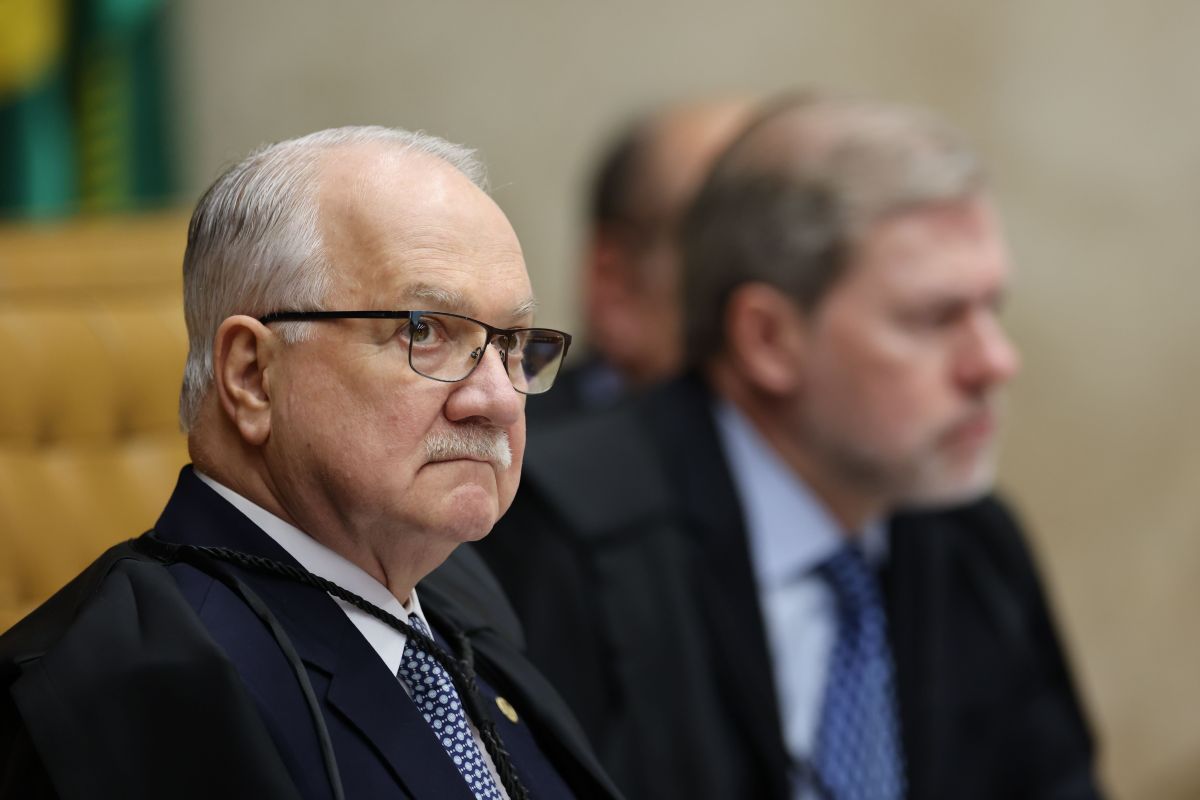 Fachin busca consenso para mudar relatorias de Banco Master e INSS