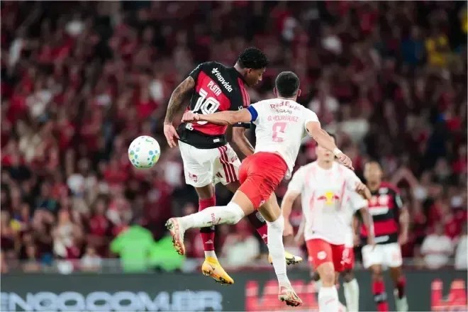 Flamengo atualiza situação física de Plata após vitória sobre o Bragantino