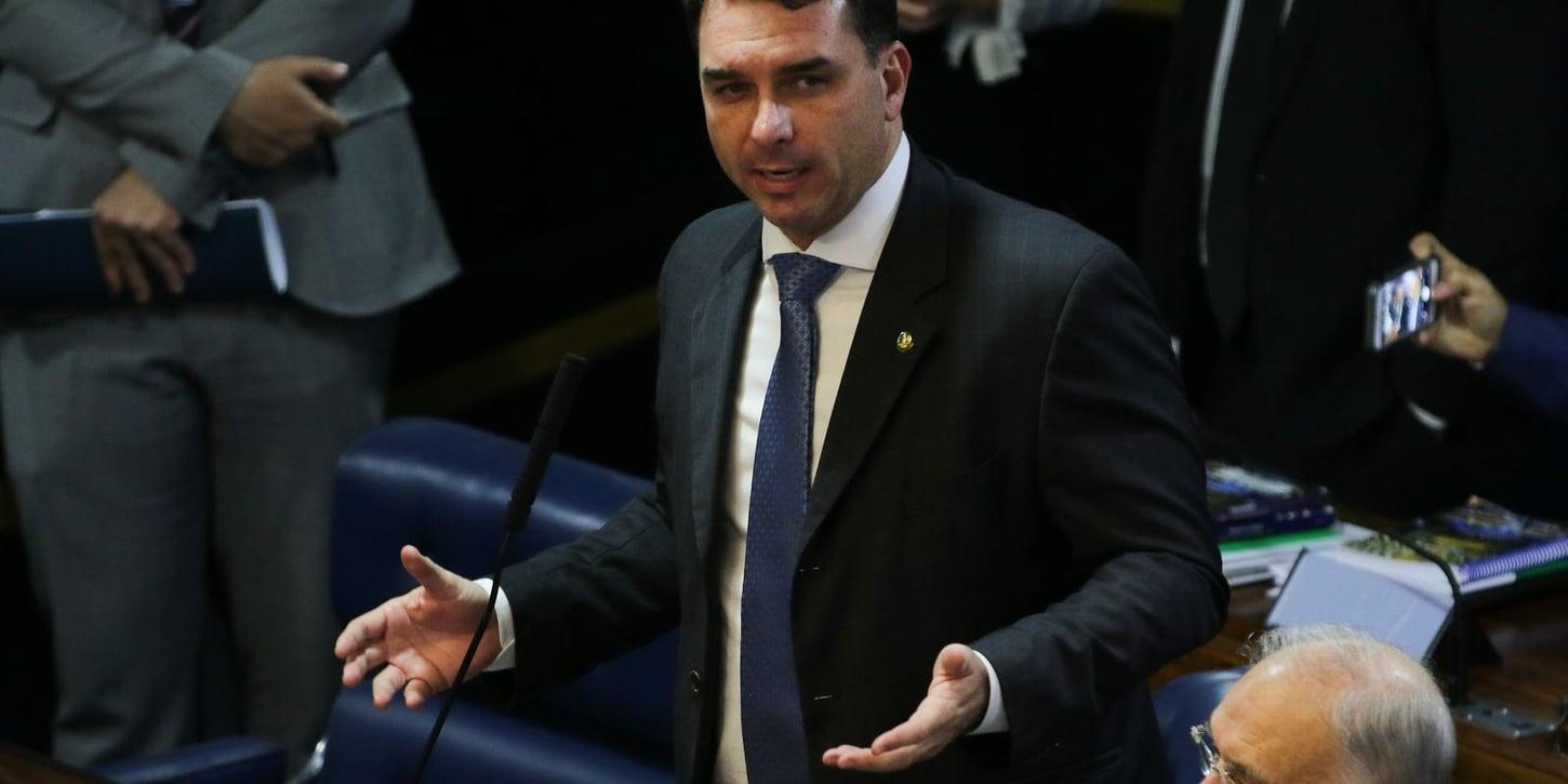 Flávio Bolsonaro tenta transferir investigação sobre Dark Horse para Mendonça
