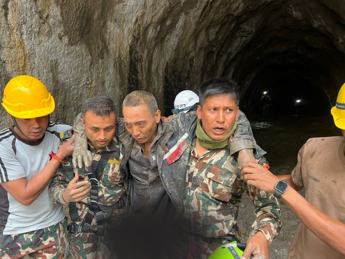 “Gritava bem alto”: chinês narra 10 dias preso em túnel no Nepal