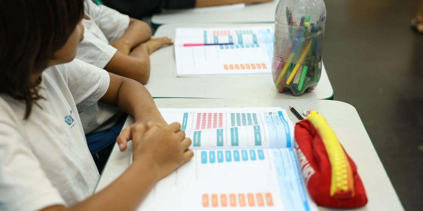 Hoje é o último dia para escolas selecionarem livros didáticos para 2027