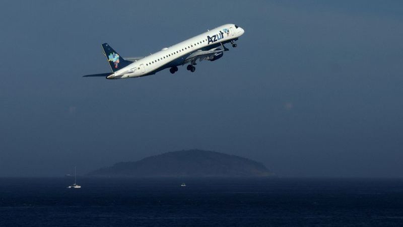 Instabilidade em GPS de aviões da Embraer afeta operações da Azul