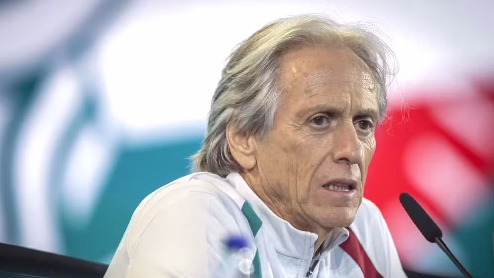 Jorge Jesus parabeniza repórter por pergunta: “Jogadores são inteligentes”